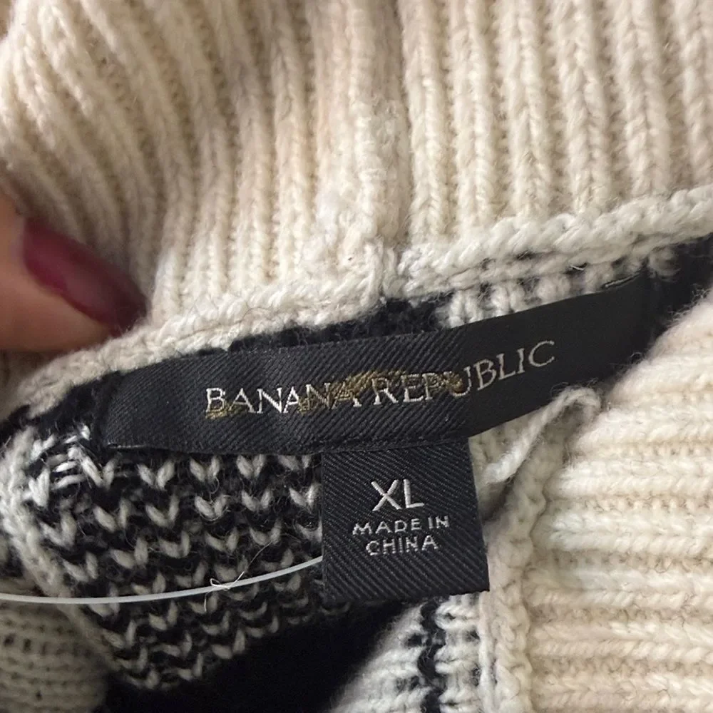 Banana Republic Black and Cream Plaid Dog jacket- Size XL